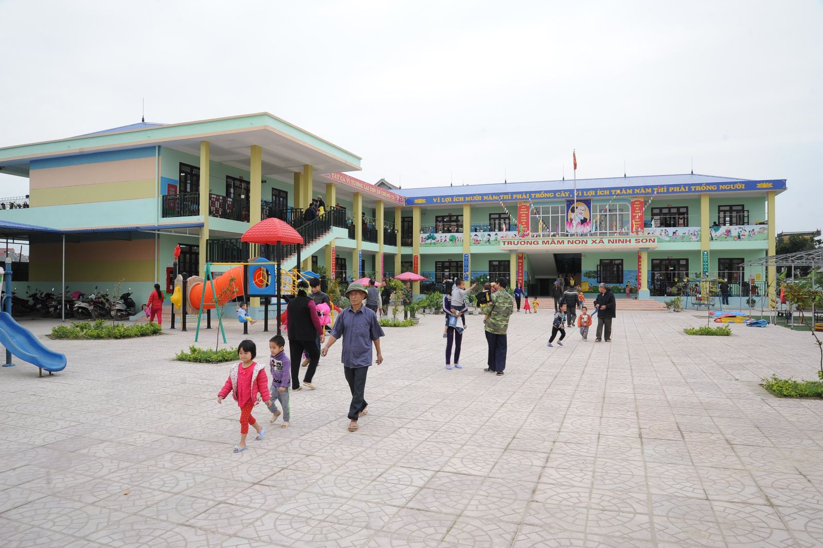Nhiều công trình trường học được đầu tư xây dựng.