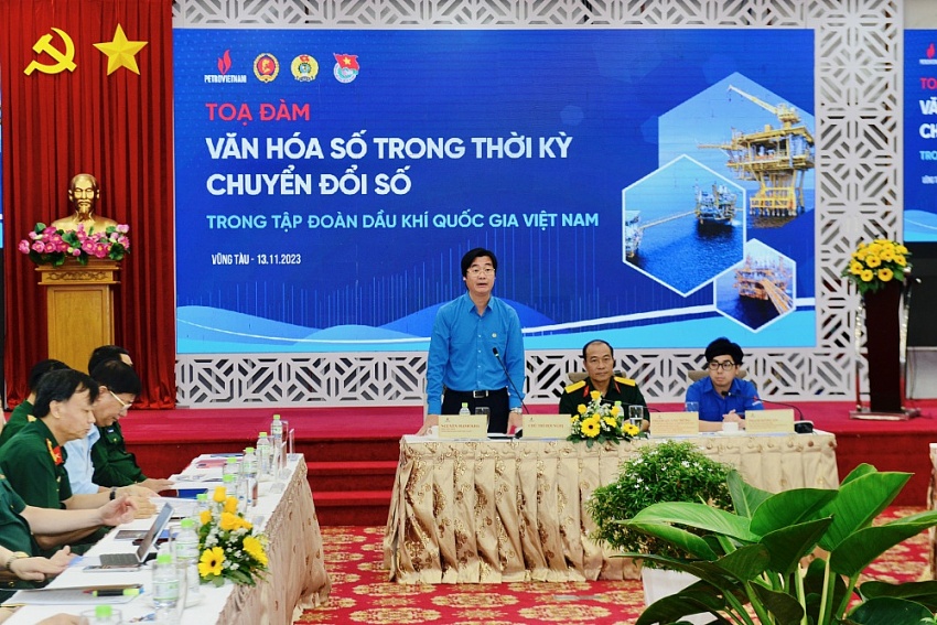 Đồng chí Nguyễn Mạnh Kha - Phó Chủ tịch CĐ DKVN trao đổi tại tọa đàm