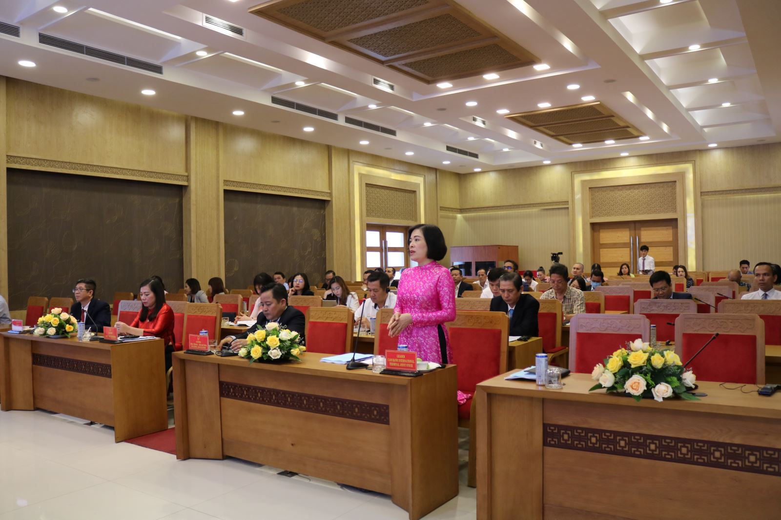 Hình ảnh tư liệu: Bà Lê Thị Hồng Minh trình bày tham luận tại Hội thảo trực tuyến xúc tiến hợp tác giữa Ấn Độ và UBND tỉnh Khánh Hòa