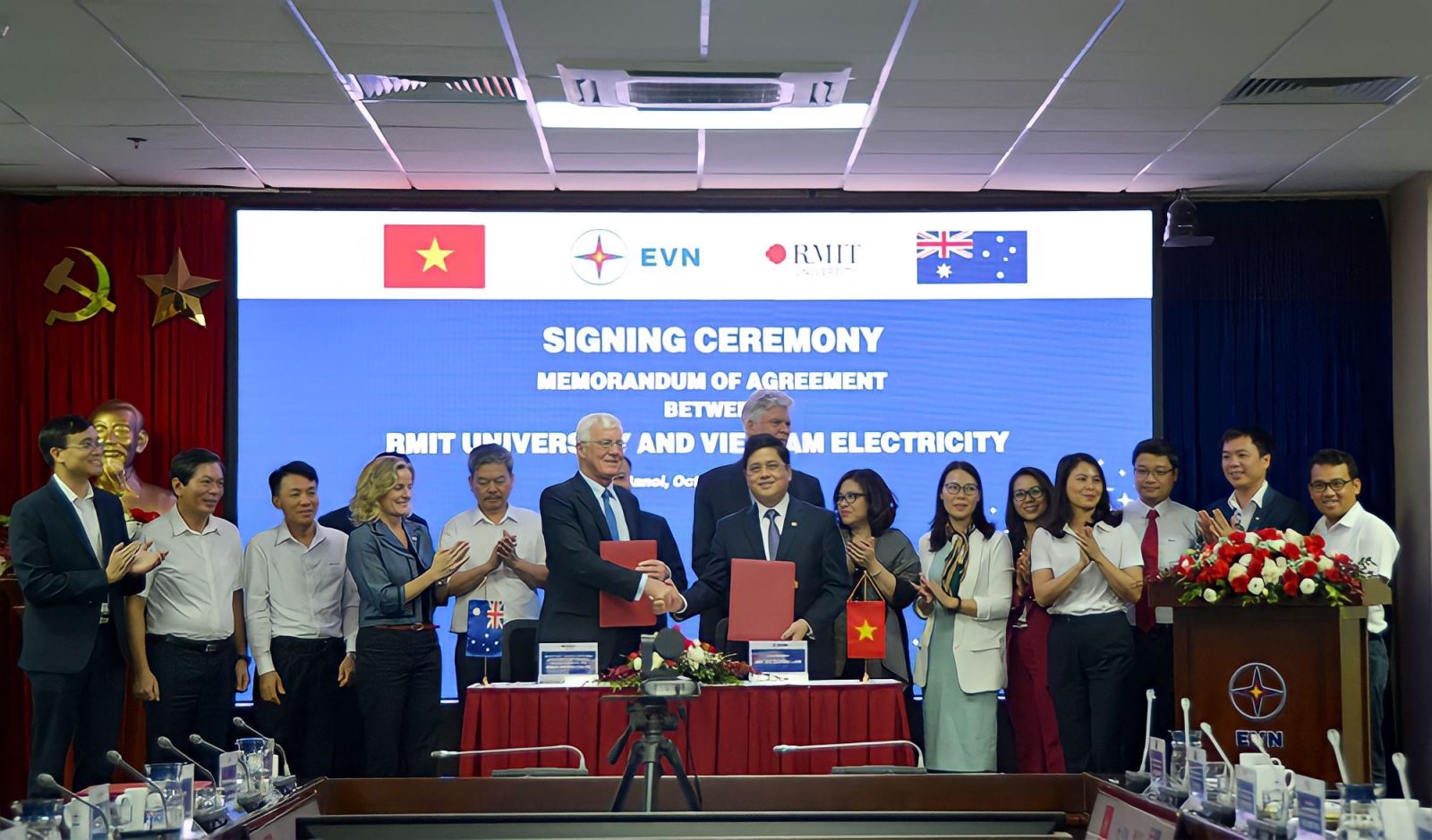 Ký kết Thỏa thuận hợp tác giữa Tập đoàn Điện lực Việt Nam (EVN) và Trường Đại học Hoàng gia Kỹ thuật Melbourn (RMIT).