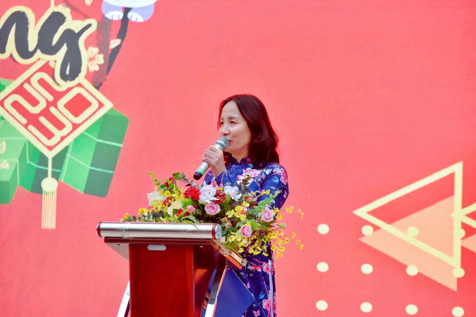 Cô Nguyễn Thị Thu Thủy, Hiệu trưởng Trường THCS Nguyễn Công Trứ khai mạc Ngày hội 