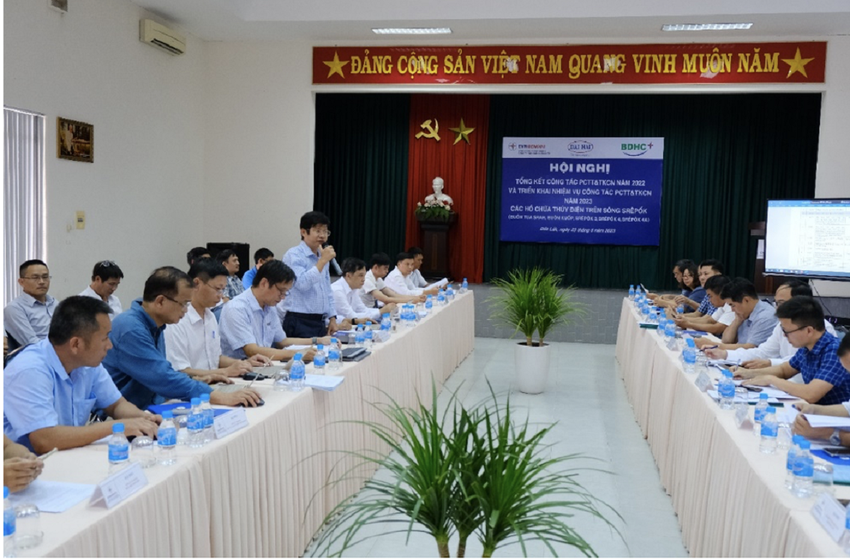 Ông Trần Văn Khánh – Giám đốc Công ty Thủy điện Buôn Kuốp phát biểu khai mạc Hội nghị.