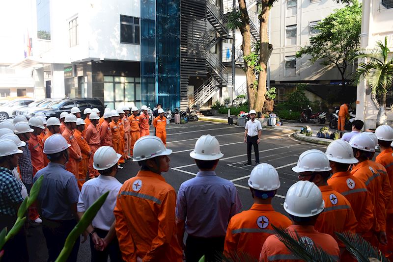 Đồng chí Hoàng Minh Giang - Phó Tổng Giám đốc EVNHANOI phát biểu giao nhiệm vụ cho Đội xung kích