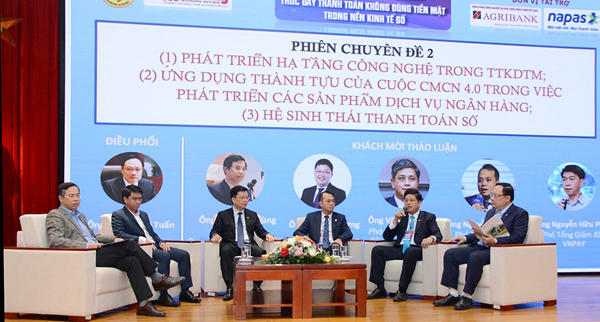 Ông Võ Quang Lâm, Phó Tổng Giám đốc EVN (thứ hai từ bên phải qua) phát biểu tại Hội thảo.