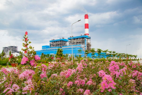 Khuôn viên xanh, sạch của Nhà máy Nhiệt điện Vĩnh Tân 2