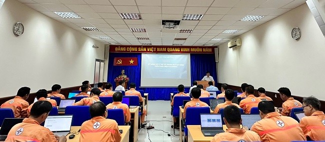 Phó Giám đốc Công ty Nhiệt điện Phú Mỹ Lê Vũ Trung tham dự khai mạc và trao đổi các nội dung cần tập trung tại hội thi.