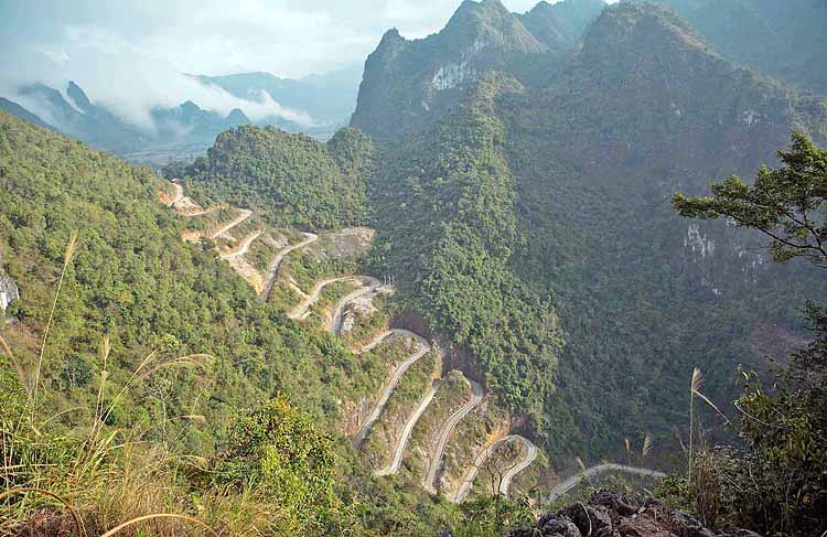 Đèo Khau Cốc Chà (Đèo Mẻ Pia) nằm trên con đường độc đạo nối xã Xuân Trường với thị trấn huyện Bảo Lạc, Cao Bằng. Ảnh T.C