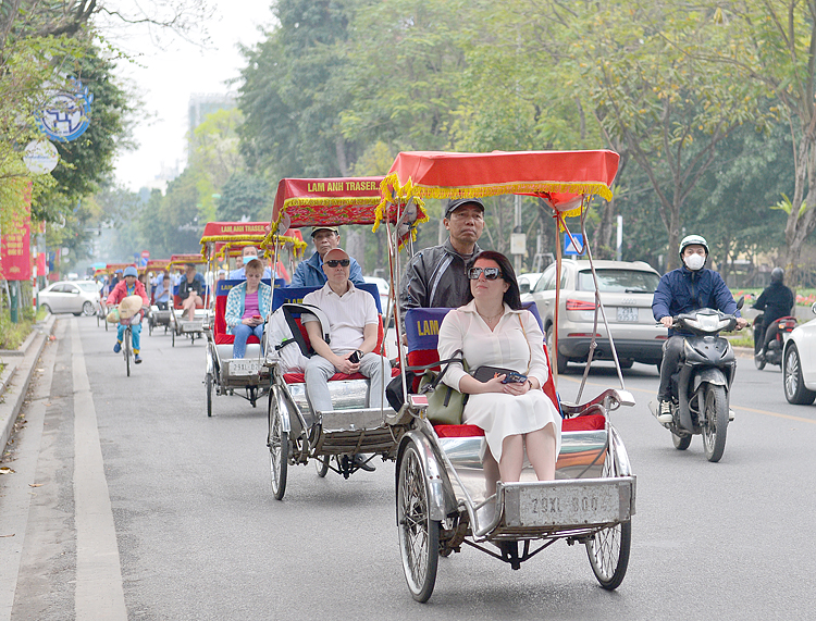 Việt Nam là một trong những quốc gia đầu tiên mở cửa đón khách du lịch quốc tế sau dịch Covid-19.