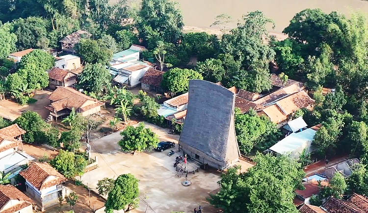 Làng văn hóa du lịch Kon Kơ Tu.