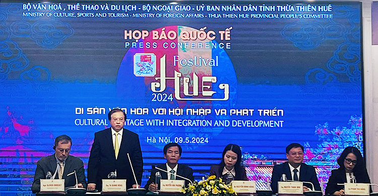 Thứ trưởng Bộ VH-TT&DL Tạ Quang Đông phát biểu tại họp báo