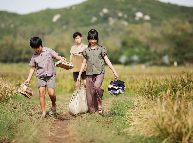 Phim trường “Tôi thấy hoa vàng trên cỏ xanh” đã đưa Phú Yên trở thành điểm đến “hot” của ngành du lịch.