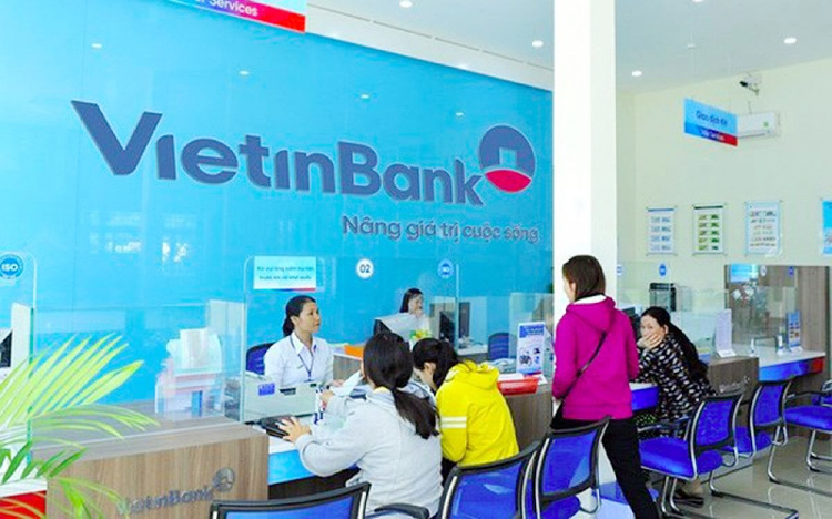 VietinBank là ngân hàng tiên phong ban hành chương trình ưu đãi miễn hoàn toàn các phí giao dịch chuyển khoản VND trong và ngoài hệ thống đối với các khách hàng đăng ký mới dịch vụ internet banking
