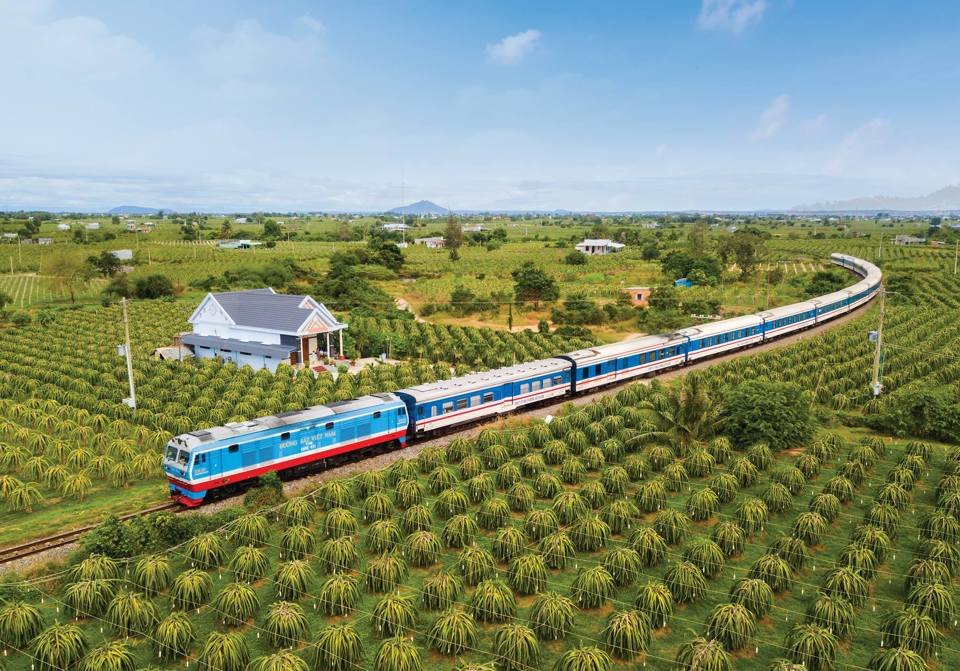 Tuyến đường sắt Bắc - Nam được đánh giá là “hành trình đường sắt hoành tráng đáng kinh ngạc”