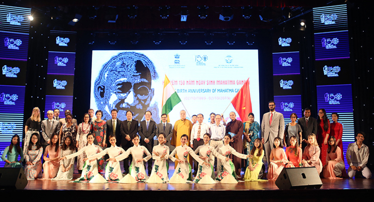 Chương trình kỷ niệm thể hiện tình đoàn kết, găn bó của 2 nước Việt Nam - Ấn Độ. Ảnh: T.C
