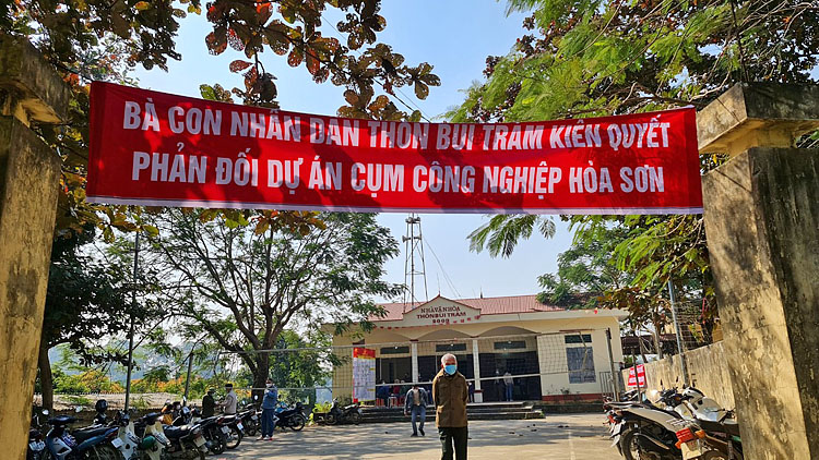 Người dân thôn Bùi Trám phản đối việc xây dựng Cụm công nghiệp Hòa Sơn.
