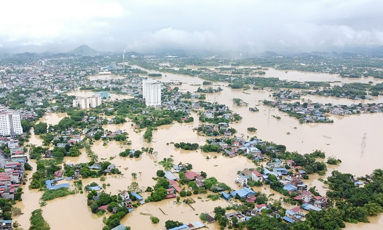 Thái Nguyên chìm trong nước lũ.