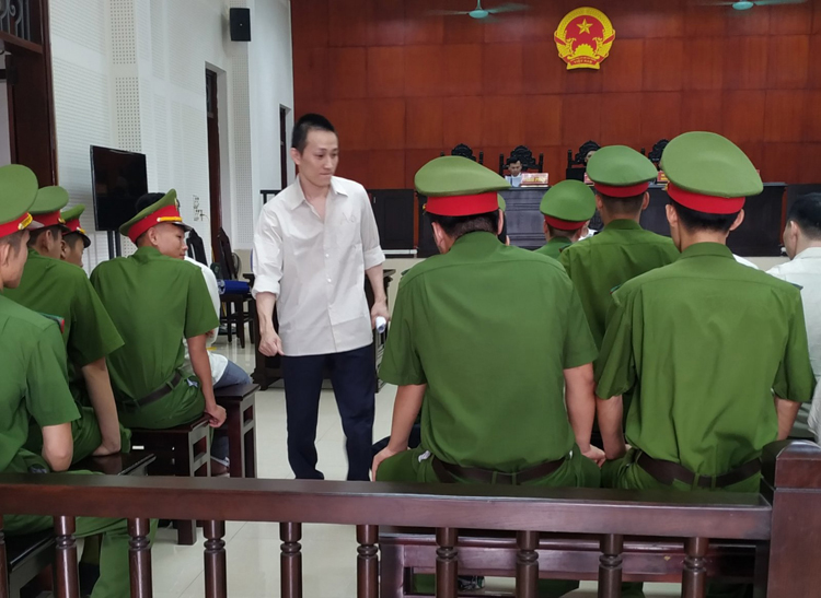 Pạ-sợt In-thạ-vông (SN 1978, quốc tịch Lào) bị tuyên án tử hình.