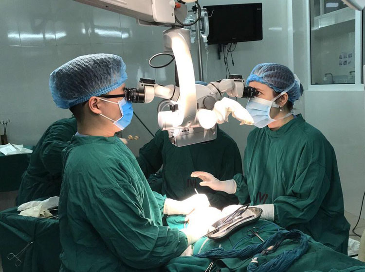 Tạo hình vi phẫu luôn là kỹ thuật khó thực hiện đòi hỏi sự chuẩn xác, khéo léo và bền bỉ của mỗi kỹ thuật viên. 