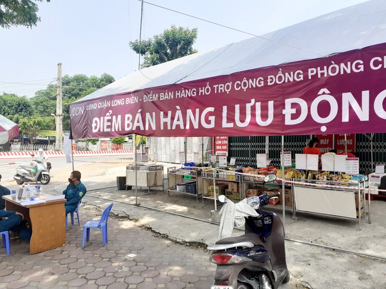 Các điểm bán hàng lưu động ở quận Long Biên.