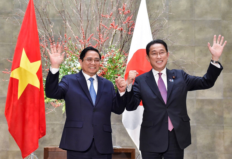 Thủ tướng Phạm Minh Chính và Thủ tướng Nhật Bản Kishida Fumio tại Lễ đón.