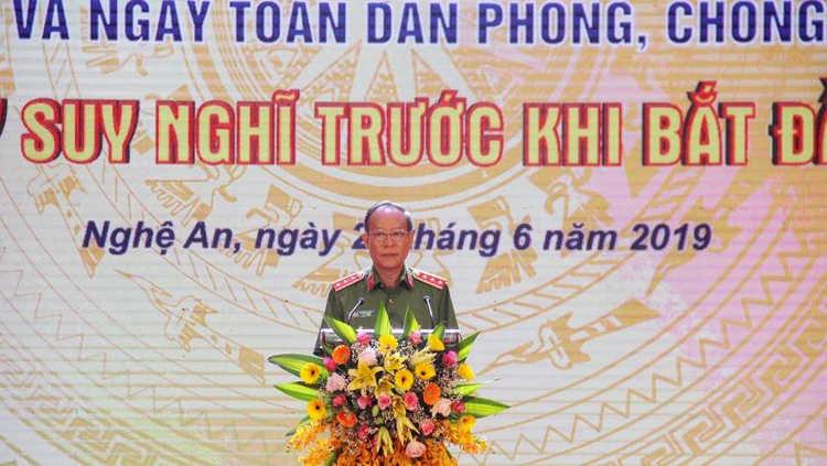 Thượng tướng Lê Quý Vương, Thứ trưởng Bộ Công an phát biểu tại lễ mít tinh (ảnh: KT)