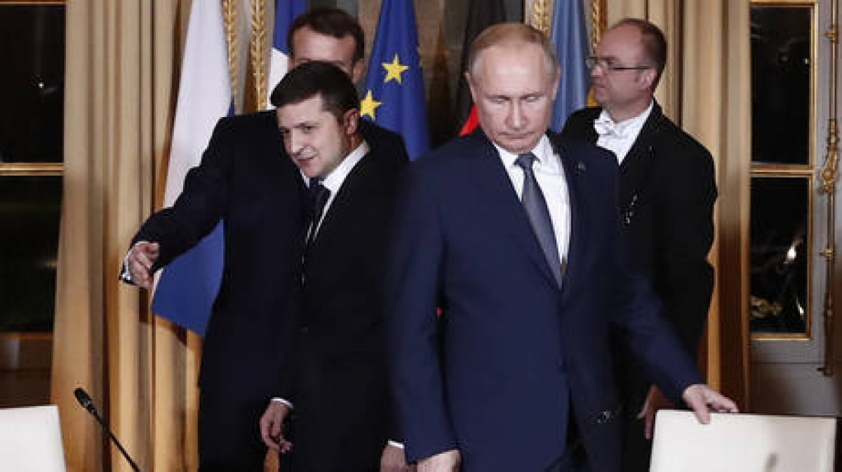 Tổng thống Ukraine và Tổng thống Putin. (Ảnh: AP)