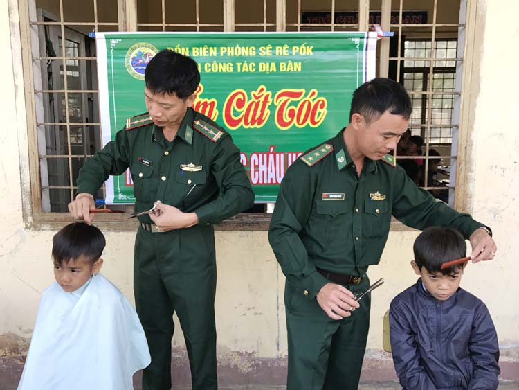 Các cháu được nhận làm con nuôi các đồn biên phòng ở Đắk Lắk phát triển rất tốt. 