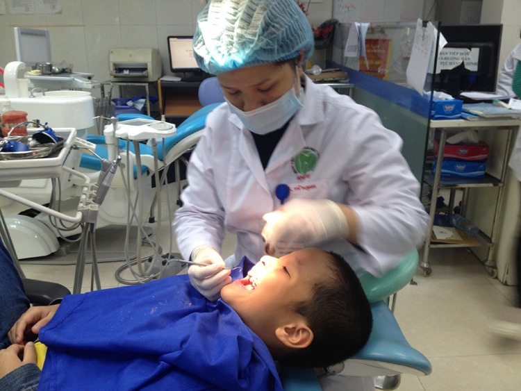 Khi nắn chỉnh răng, người bệnh còn được chăm sóc các bệnh lý về răng miệng.