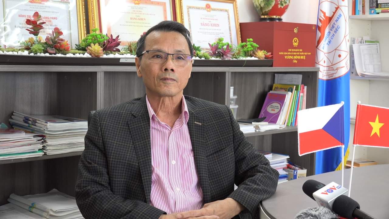 Chủ tịch hội người Việt tại CH Séc Nguyễn Duy Nhiên.
