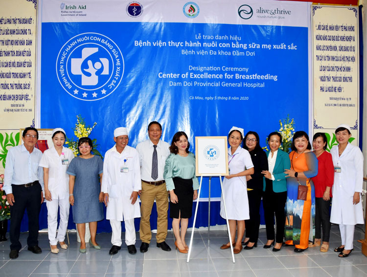 BV Đa khoa Đầm Dơi được Sở Y tế công nhận danh hiệu Bệnh viện thực hành Nuôi con bằng sữa mẹ xuất sắc.