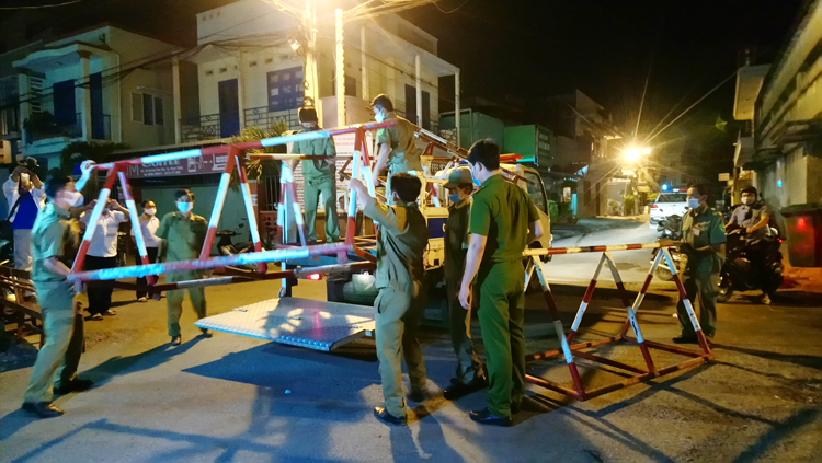 Ngành chức năng Bình Thuận tháo 3 chốt barie.
