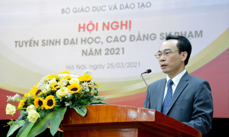 Thứ trưởng Bộ GD&ĐT Hoàng Minh Sơn phát biểu tại Hội nghị trực tuyến tuyển sinh đại học, cao đẳng sư phạm năm 2021