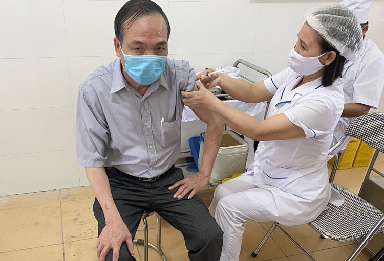 Tiêm vaccine phòng Covid-19 tại Bắc Giang.