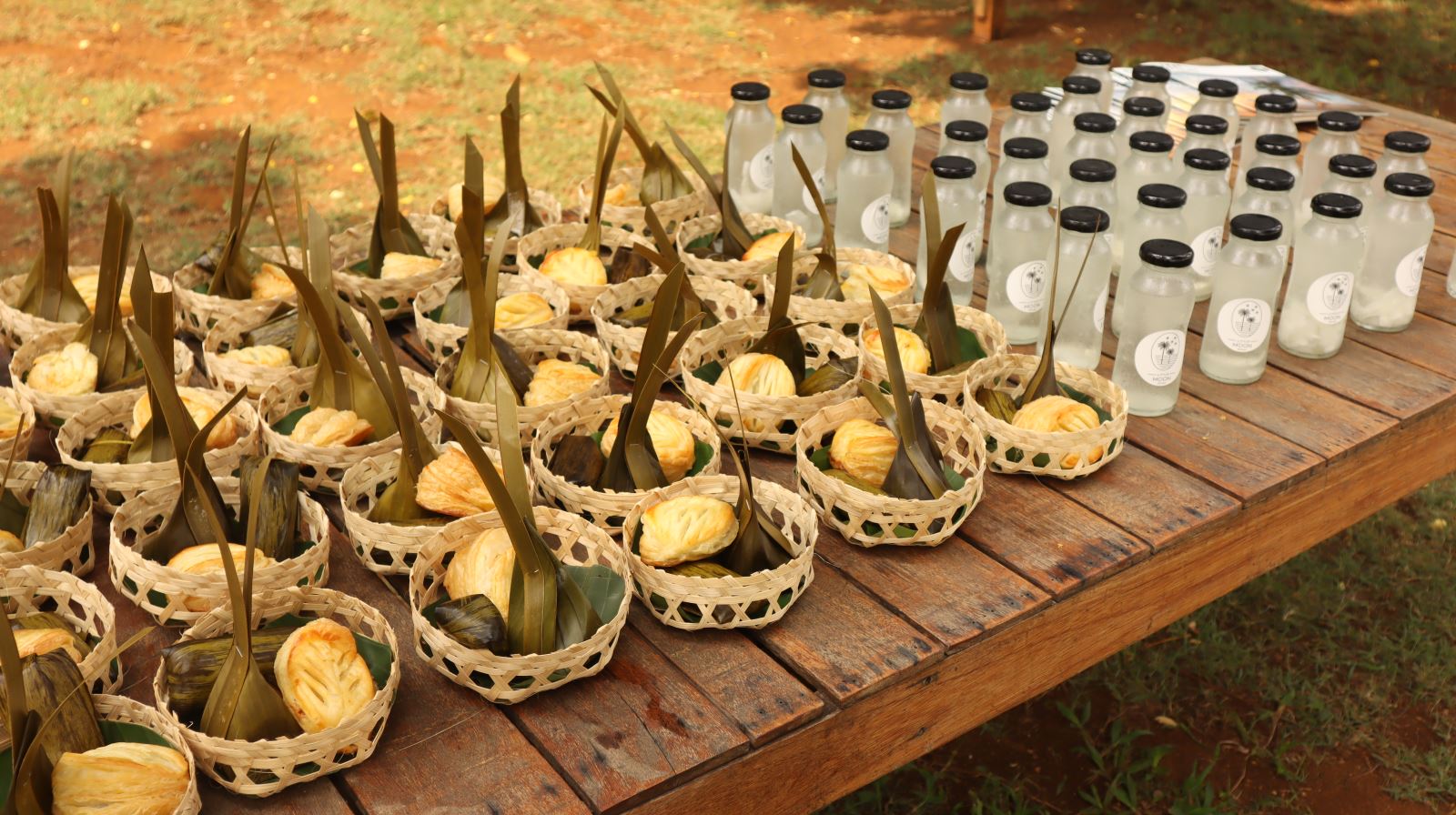 Những món tráng miệng nổi tiếng được làm từ chính những trái dừa tươi hữu cơ trồng trên đảo. 