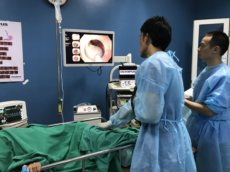Với chức năng nhuộm màu bằng ánh sáng và phóng đại trên 100 lần, giúp nhận định chính xác và phân biệt tổn thương ung thư và không ung thư.