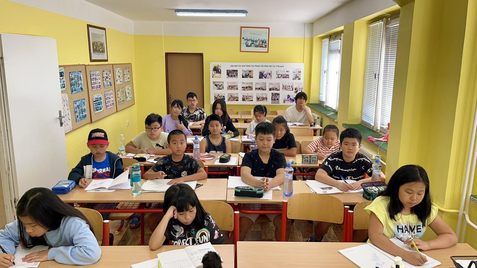 Một lớp học tiếng Việt tại một trung tâm ở Sapa, Praha, CH Séc.
