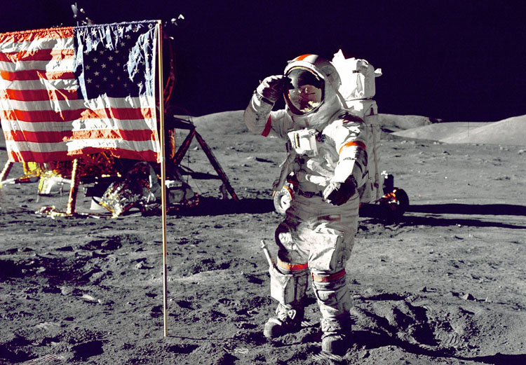 Con người lần đầu đặt chân lên Mặt trăng vào năm 1969 (Ảnh: National Geographic)
