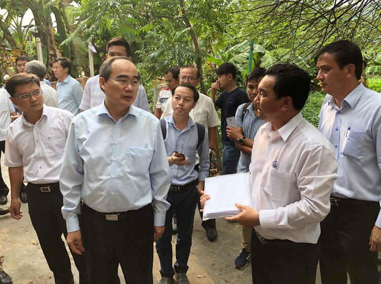 Bí thư Thành uỷ TPHCM Nguyễn Thiện Nhân trực tiếp kiểm tra các công trình vi phạm trật tự xây dựng liên quan đến ông Lê Hữu Thành và người thân.