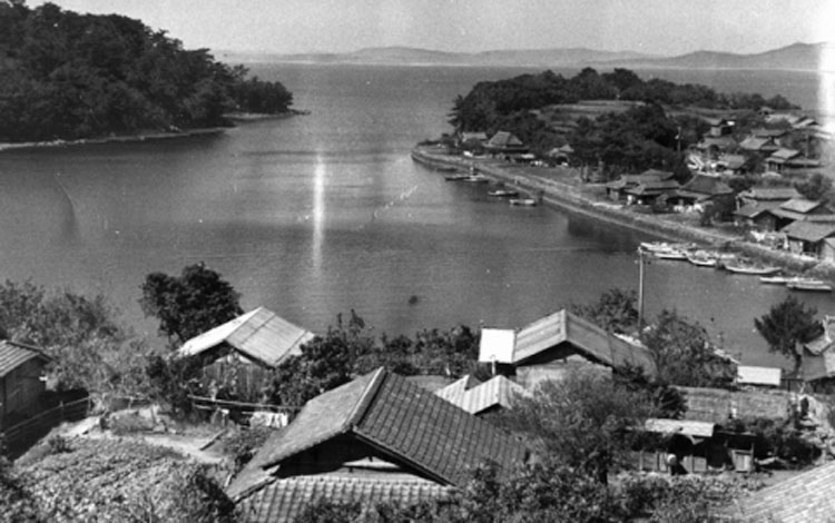 Thành phố Minamita được coi là vùng biển chết (Ảnh chụp tháng 10/1960 và được đăng trên báo Mainichi)