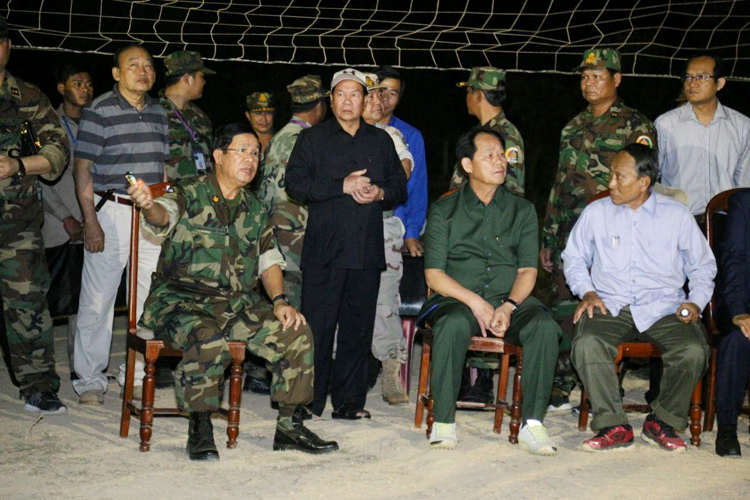 Thủ tướng Hun Sen trực tiếp chỉ đạo công việc cứu hộ ngay trong đêm.
