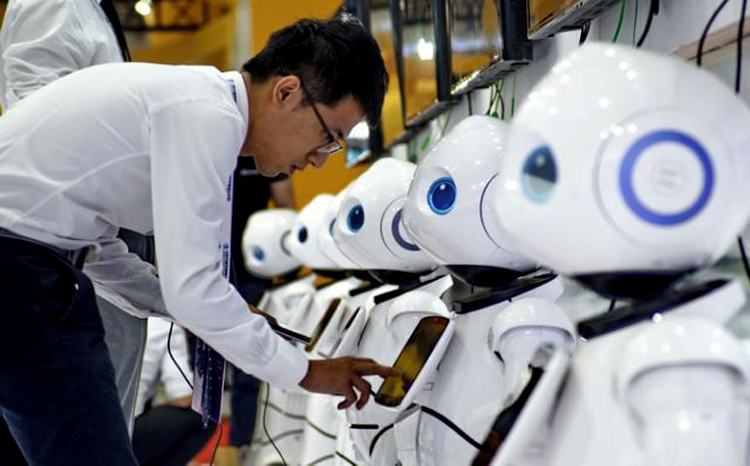 Robot đang được ứng dụng ngày càng nhiều ở Trung Quốc (Ảnh: Tân hoa xã)