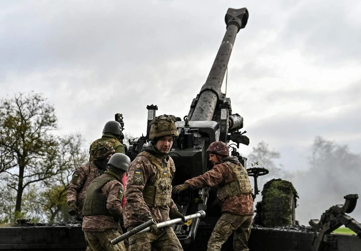 Lựu pháo FH-70 được binh sĩ Ukraine sử dụng trong cuộc giao tranh ở vùng Zaporizhzhia. (Ảnh: Reuters)