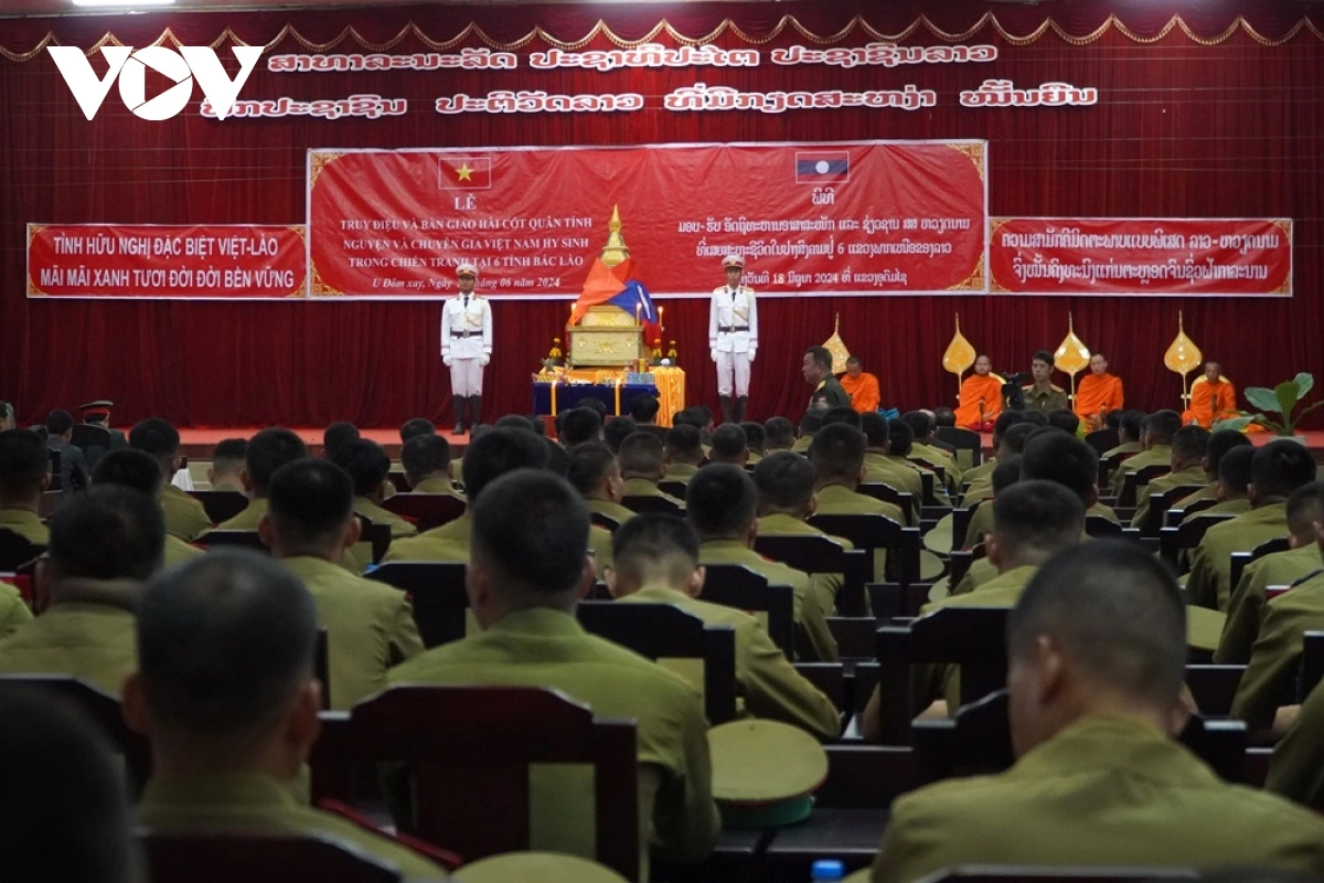 Bộ Quốc phòng hai nước đã phối hợp chặt chẽ, hiệu quả trong công tác tìm kiếm, cất bốc, hồi hương hài cốt liệt sĩ Quân tình nguyện và chuyên gia Việt Nam hi sinh tại Lào trong chiến tranh về nước.