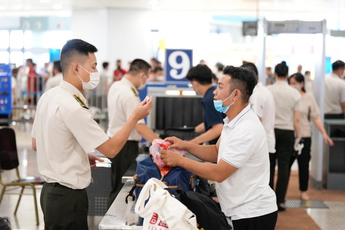 Thời gian dự kiến triển khai thí điểm ứng dụng CCCD gắn chíp và giải pháp xác thực hành khách làm thủ tục đi tàu bay nội địa tại sân bay Nội Bài từ 17/4 - 17/5 (Ảnh minh họa).
