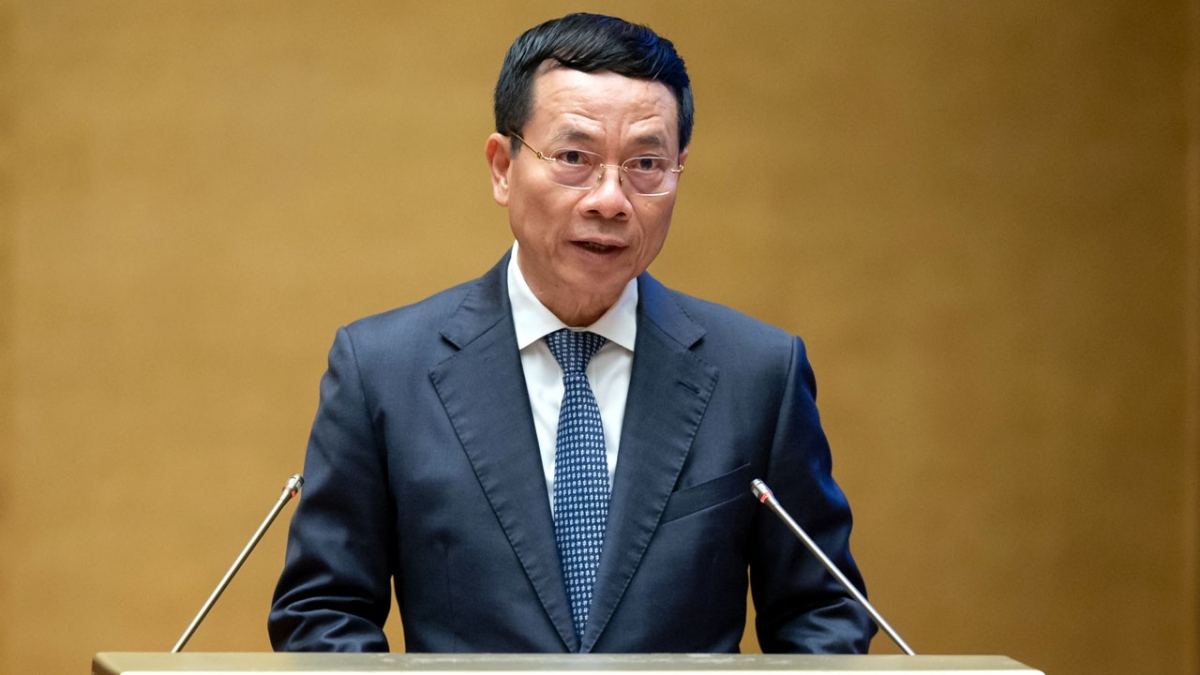 Bộ trưởng Bộ Thông tin và Truyền thông Nguyễn Mạnh Hùng, thừa ủy quyền của Thủ tướng Chính phủ trình bày Tờ trình về dự án Luật Viễn thông (sửa đổi). 