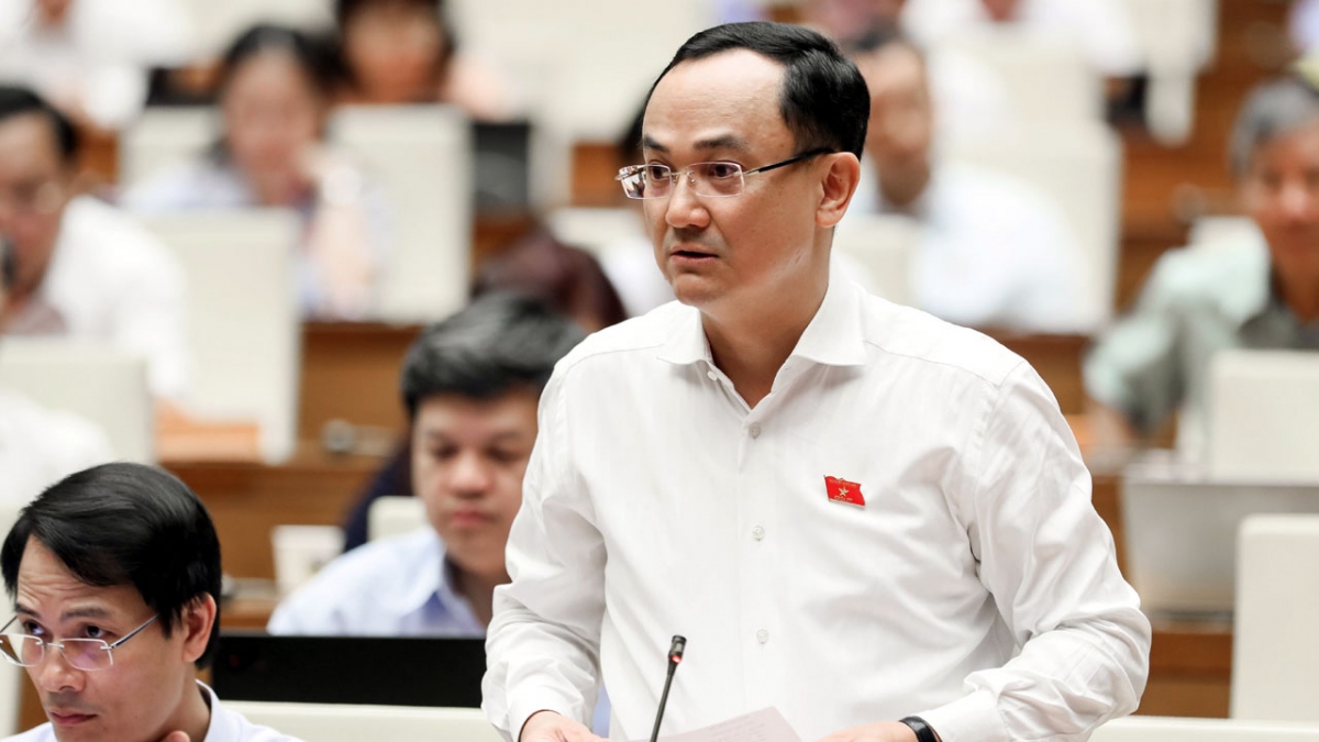 Đại biểu Nguyễn Ngọc Sơn, Đoàn ĐBQH tỉnh Hải Dương chất vấn và tranh luận với các thành viên Chính phủ về nguồn nhân lực chất lượng cao.