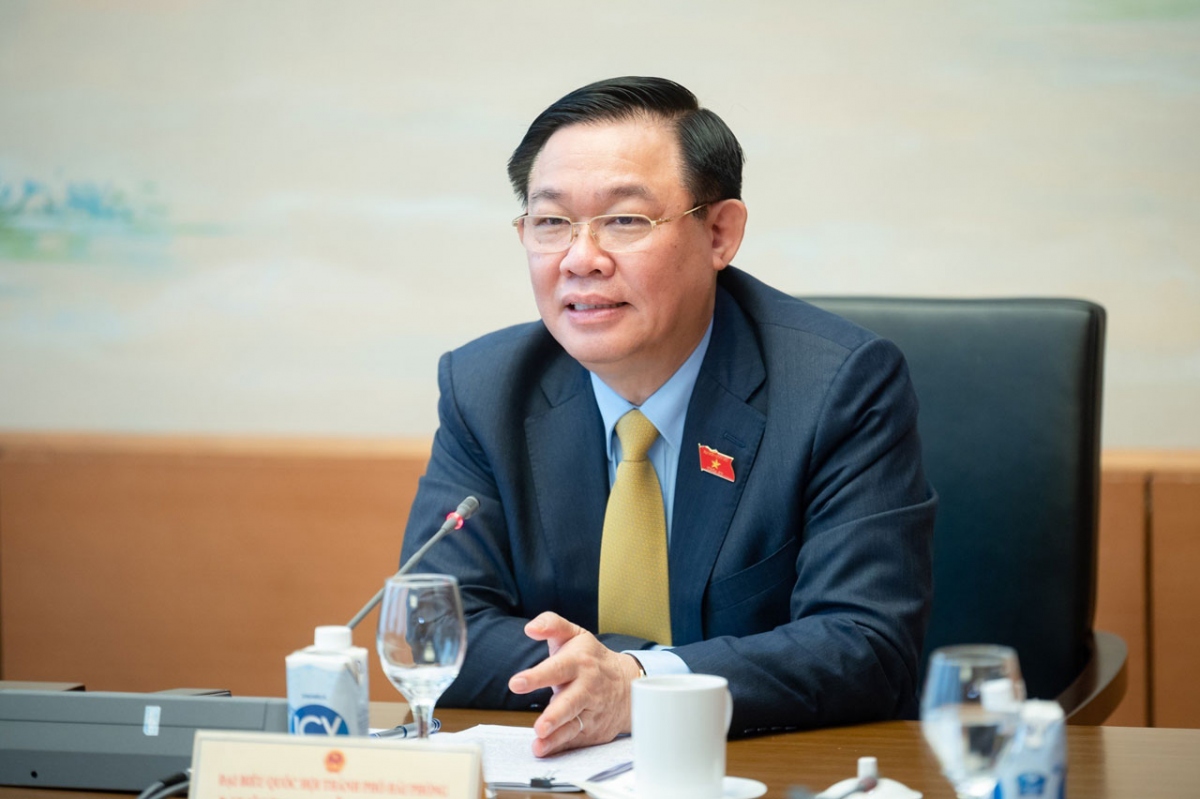 Chủ tịch Quốc hội Vương Đình Huệ thảo luận tại tổ về dự án Luật Đất đai (sửa đổi).