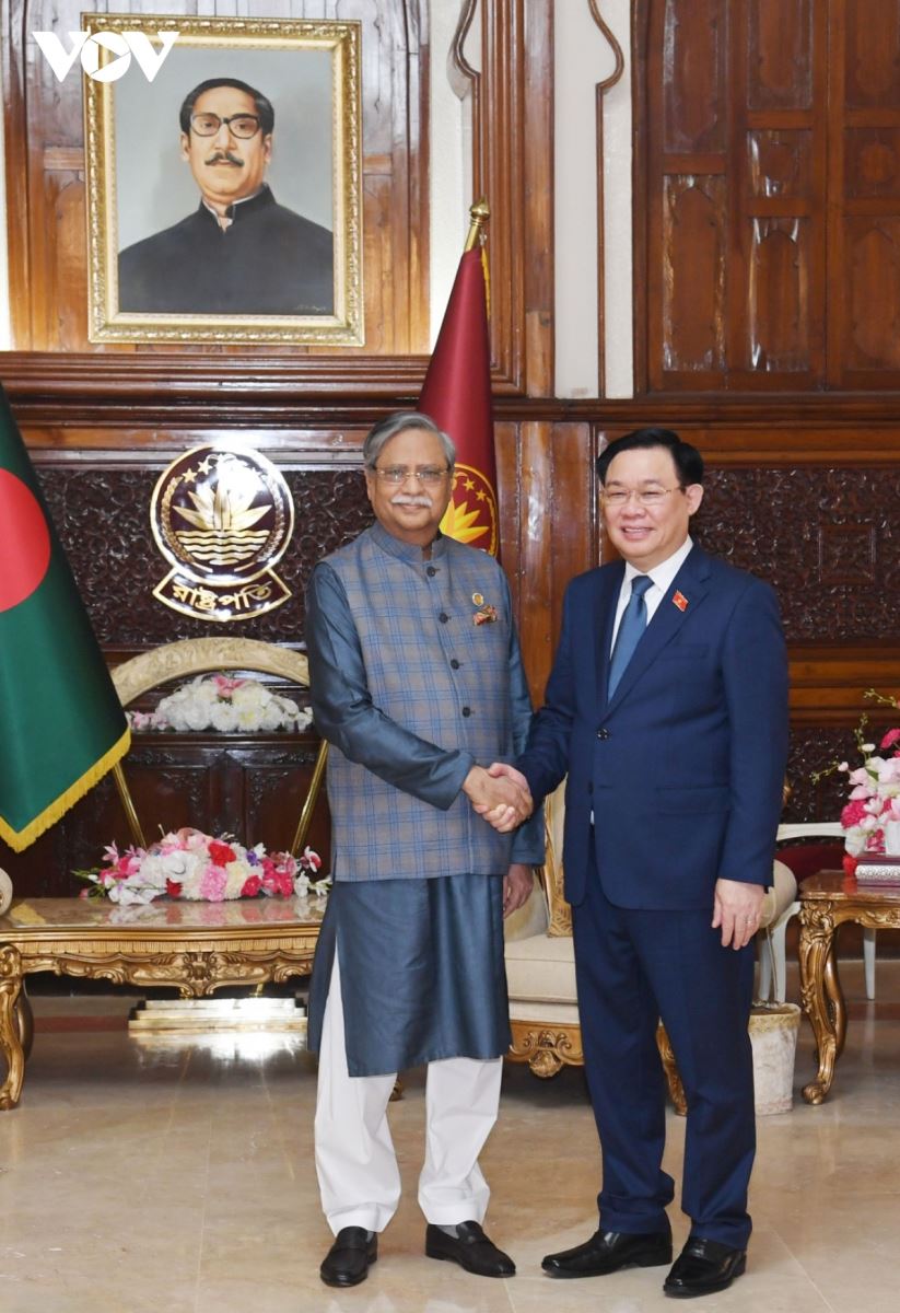 Chủ tịch Quốc hội Vương Đình Huệ hội kiến với Tổng thống Bangladesh.