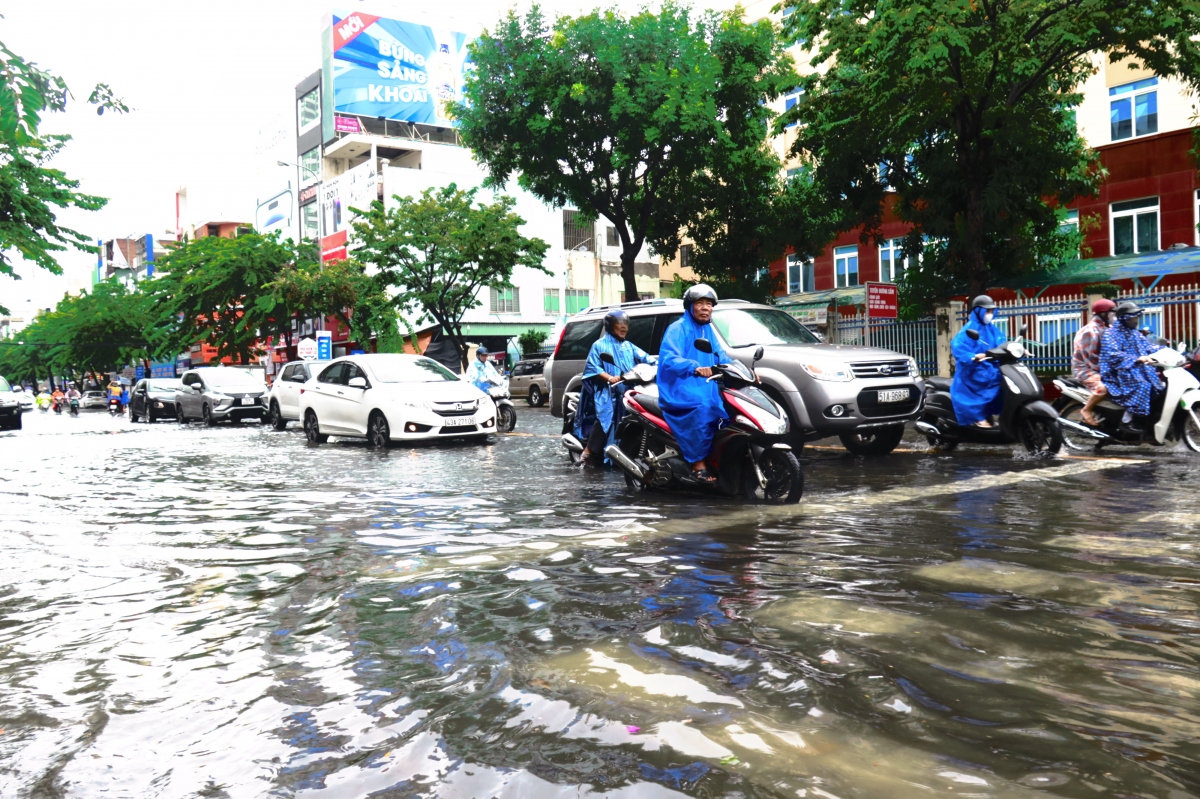 Một số tuyến đường ở thành phố Đà Nẵng bị ngập cục bộ.