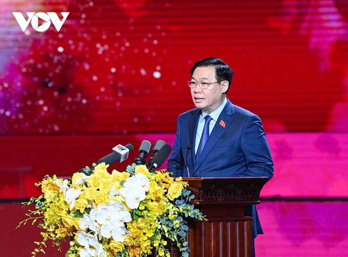 Chủ tịch Quốc hội Vương Đình Huệ phát biểu tại chương trình.